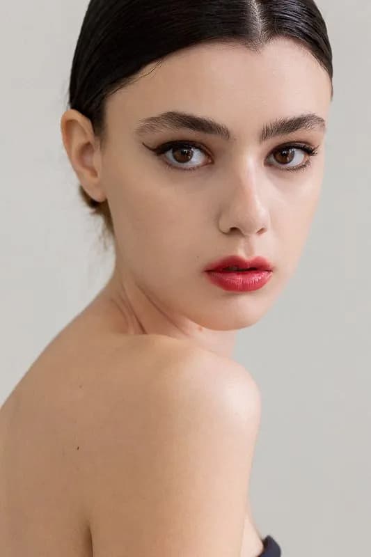 Why I'll Never Do Heavy Makeup — And Why That's a Luxury